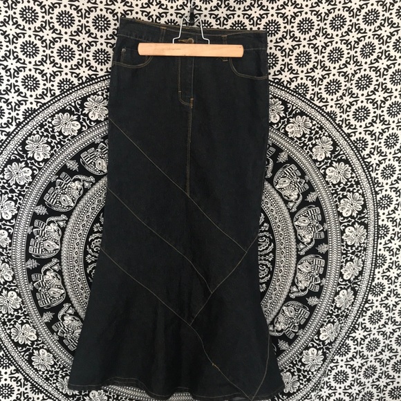Bisou Bisou Dresses & Skirts - NWOT Bisou Bisou Maxi Jean Skirt